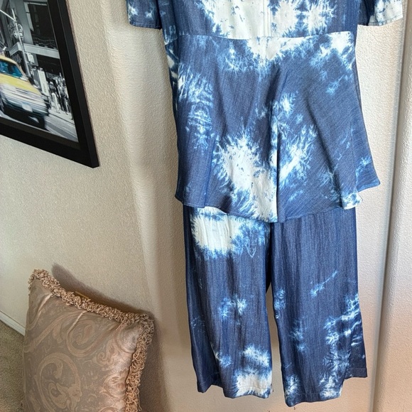 Blue Tie-Dye Set: Peplum Top & Wide Leg Capri Pants. M - Picture 9 of 17